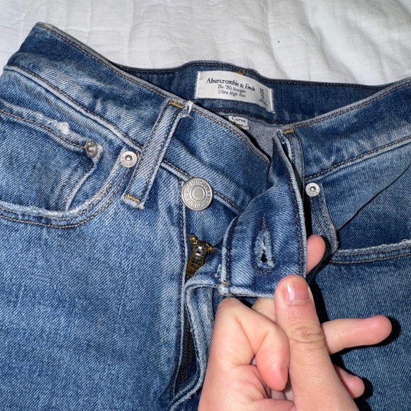 Abercrombie and Fitch Curve Love 90s Ultra High Rise Straight Jeans Waist 25 0s - Picture 13 of 16